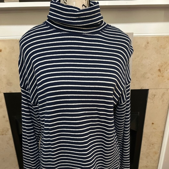 Vineyard Vines Women’s Funnel Neck Sweater. Blue and White Striped. Small. - Picture 1 of 5